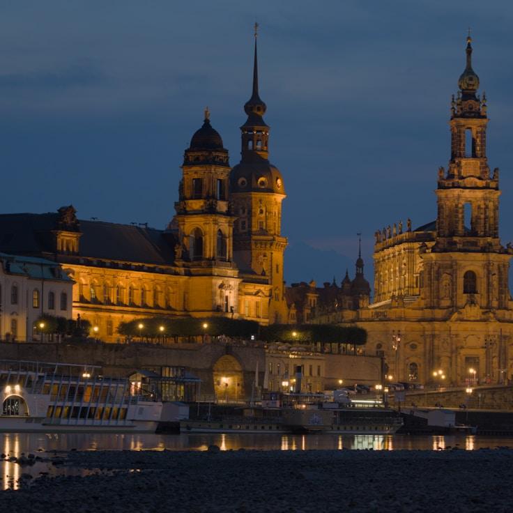 Family terraces and cafés for calm evenings in Toronto